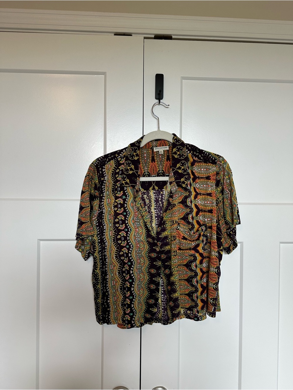 EARTHBOUND Orange Green Purple Paisley-Style Button Cropped Shirt